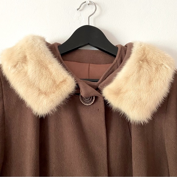 Vintage Taupe Wool Coat with Fur Trim - Picture 2 of 8